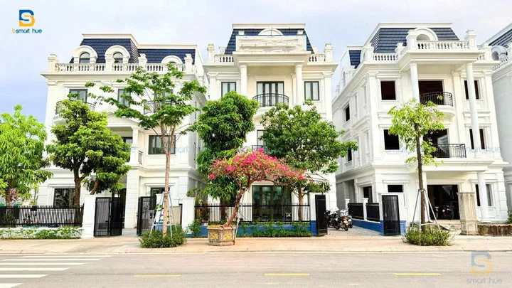 BIỆT THỰ SÂN VƯỜN BÊN CẠNH HÀNH CHÍNH CÔNG NGAY TRUNG TÂM THÀNH PHỐ HUẾ