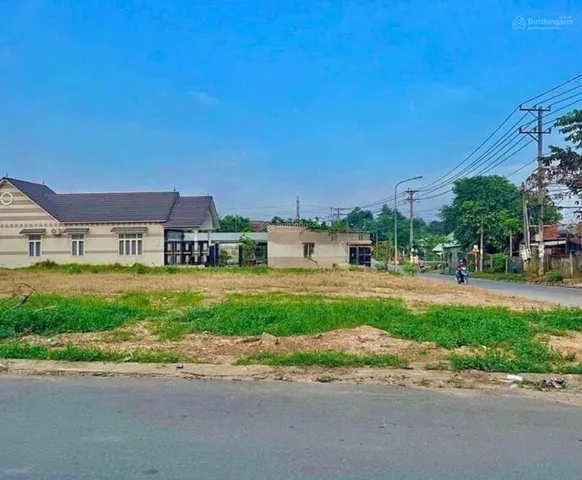 Kẹt tiền bán gấp 500m2 đất thổ cư MT đường nhựa sổ riêng ngay KCN . Giá 470tr