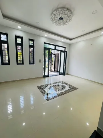 BÁN NHÀ HẺM Ô TÔ NGUYỄN DUY TRINH Quận 2, nhà 3 Tầng bề ngang lớn 5,7m Giá TLcc