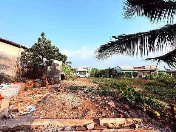 Bán Đất 179.5m2 có sẵn 179.5 m2 thổ cư giá 3.7 tỷ tại hẻm Đường Châu Thị Kim Xã An Vĩnh Ngãi Thành phố Tân An Long An