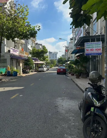Bán Nhà riêng 62m2 có sẵn 62 m2 thổ cư giá 5.9 tỷ tại Đường D2 - Chọn - Phường Đông Hòa TP. Hồ Chí Minh