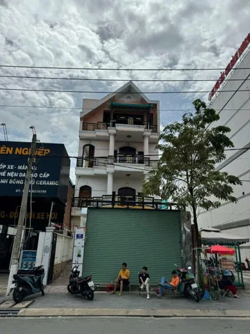 Nhà 7 x 30m, 3 tầng mặt tiền CMT8 ngay ngã 6 Thủ Dầu Một