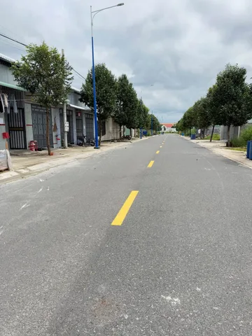620TRIỆU LÔ GÓC ngay kcn BECAMEX 600m, 2 mặt tiền mà giá chỉ 620tr, vị trí đẹp ngay dãy trọ đanh full phòng, ra trung tâm chơn thành 3 phút đi xe. Ib 0367713453