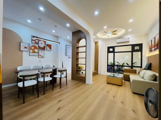 Nhà đẹp có sân vườn ngõ 24 Nguyễn Công Hoan, Ba Đình 60m x 5T giá 18 triệu