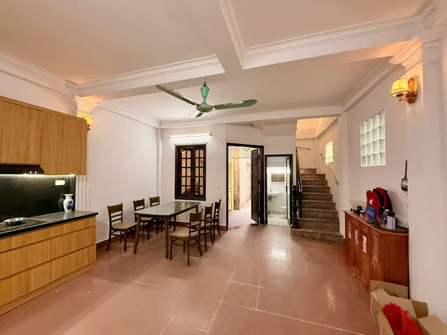 Cho thuê nhà Đội Cấn 40m² x 4 tầng, 3 ngủ, ngõ rộng, giá 14 triệu