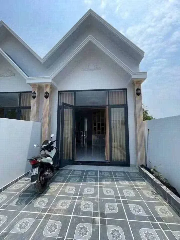 Nhà mới hoàn thiện. DT: 4,50 x 29m - Giá : 1 tỷ 450. Hẻm ôtô xã Mỹ Hạnh Nam