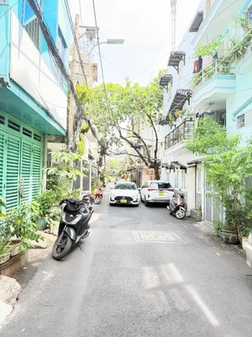 Hiếm có nhà HXH Huỳnh Văn Bánh, P.13, Phú Nhuận, 4.5x18m, 3 tầng, chỉ 15.2 tỷ