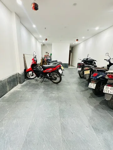 Bán Nhà Giải Phóng. Hoàng Mai. 7 Tầng Thang Máy. Ô Tô. DT 75m2. MT 4.7m. Giá 15.7 Tỷ.