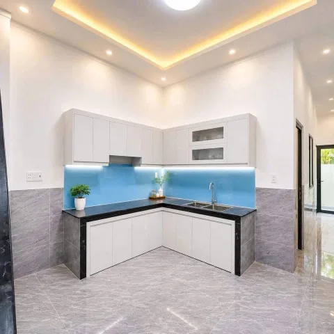 Bán lẹ căn nhà mới xây 700tr ngay chợ Bình Chánh. Cách đường Đinh Đức Thiện 200m.