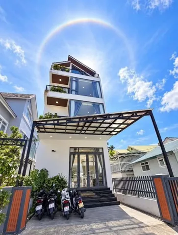 Bán căn nhà 5 tầng ra hồ Xuân Hương chỉ 500m. phù hợp nghỉ dưỡng định cư hay làm homestay... khu dân cư giá tốt