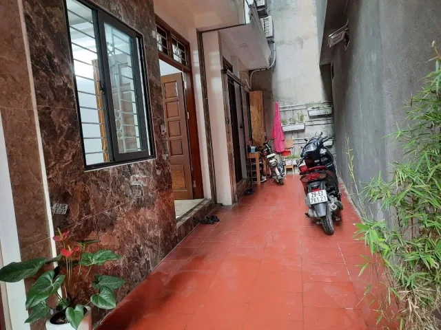 Cho thuê nhà nguyên căn ngõ 105 Láng Hạ, Đống Đa