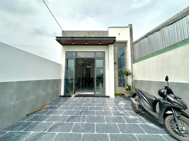 Bán nhà cấp 4 siêu đẹp, nhà 3 phòng ngủ, có sân để ô-tô