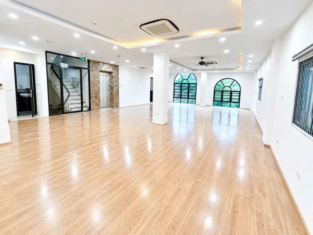 Cho thuê nhà ngõ phố Đồng Me, Mễ Trì _Từ Liêm 130m x 6T giá 120tr MỚI ĐẸP, THANG MÁY, KD