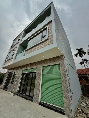 Bán cắt lỗ 51m2 có sẵn nhà 3 tầng  giá 2.08 tỷ tại Hoàng Động. L/h:076.231.9990 e Thúy