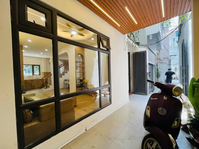 Nhà đẹp có sân vườn ngõ 24 Nguyễn Công Hoan, Ba Đình 60m x 4.5T giá 17 triệu