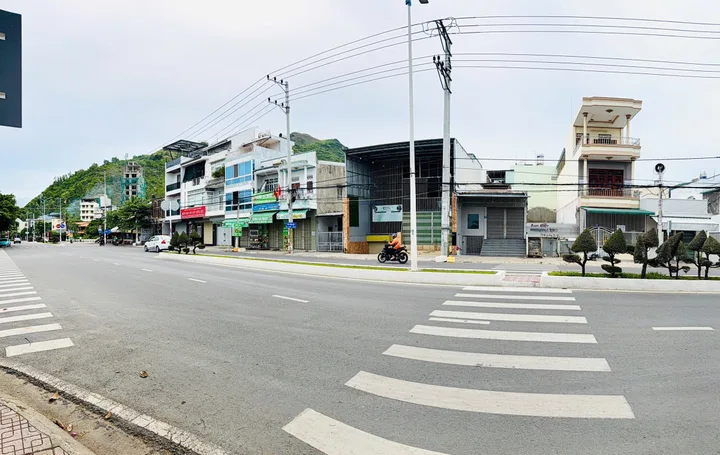 Bán Đất 75.9m2 có sẵn 75.9 m2 thổ cư giá 13.66 tỷ tại Phạm Văn Đồng Phường Vĩnh Hòa Thành phố Nha Trang Khánh Hòa