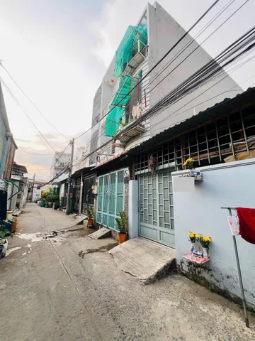 Nhà 2 tầng tiện xây mới, gần chợ Phú Thuận; ngang 4m vuông vức; hẻm 3 gác an ninh sạch đẹp