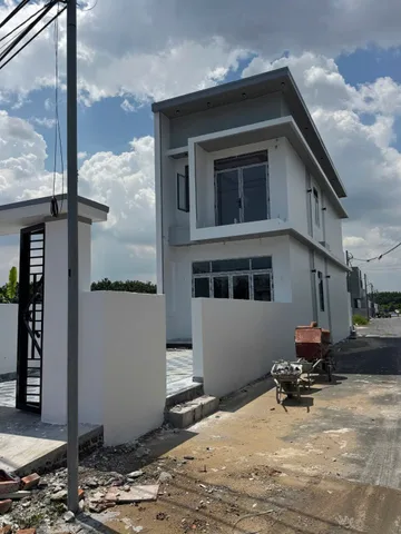 Bán nhà lô góc 2 mặt tiền kinh doanh đa ngành nghề, diện tích 5x30m, nhình 2 tỷ