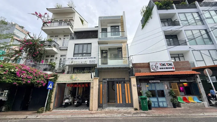Bán Nhà riêng mặt tiền vừa ở vừa kinh doanh. Gần chợ trường học, biển. Trung tâm Nha Trang.. Giá 9 tỷ