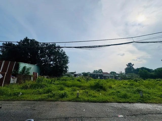 🏡 **BÁN ĐẤT NỀN 80M² NGAY CÂY XĂNG 26 – CHỈ 1 TỶ 490

✅ Diện tích 80m², sổ hồng riêng, full thổ cư  
✅ Đường nhựa 6m, xe lớn né nhau thoải mái  
✅ Khu quy hoạch đẹp, xây dựng tự do  
✅ Ngân hàng hỗ trợ vay đến 70% giá trị đất

🔥 Tài chính vừa tầm, 