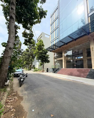 CHO THUÊ TÒA NHÀ VĂN PHÒNG THẠNH MỸ LỢI, QUẬN 2– HẦM + 7 TẦNG – 2.700M² SÀN.