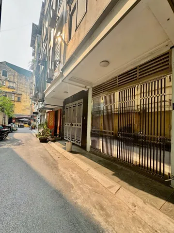Bán nhà phân lô Trần Quốc Hoàn, 2 mặt ngõ ô tô tránh, kinh doanh tốt, giá 13 tỷ