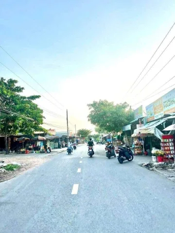 Chủ gửi bán đất mặt tiền kinh doanh sát bên Chợ Trừ Văn Thố, dân cư đông đúc, diện nước đầy đủ. Thích hợp cho AC xây ở Kinh Doanh