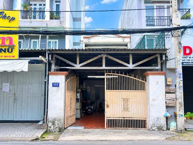 CHỦ NGỘP BÁN GẤP NHÀ 2 MẶT TIỀN TRƯỚC SAU – MẶT TIỀN NGUYÊN HỒNG, GẦN PHAN VĂN TRỊ – 23 TỶ