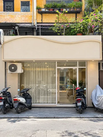 Cho thuê MBKD Mặt Phố NÚI TRÚC, Ba Đình. 15  triệu/tháng. Ưu tiên: Spa, Mi - Nail, KD Quần áo.