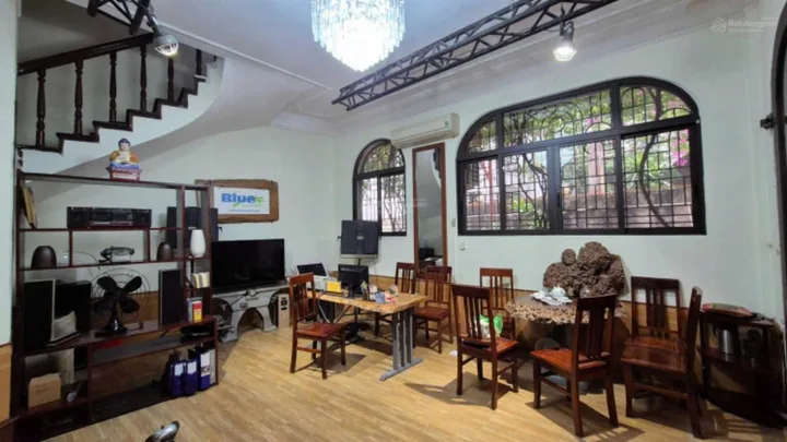 Cho thuê nhà ngõ 445 Lạc Long Quân, Tây Hồ 60m x 4T (5 ngủ)NGÕ Ô TÔ giá 22 triệu