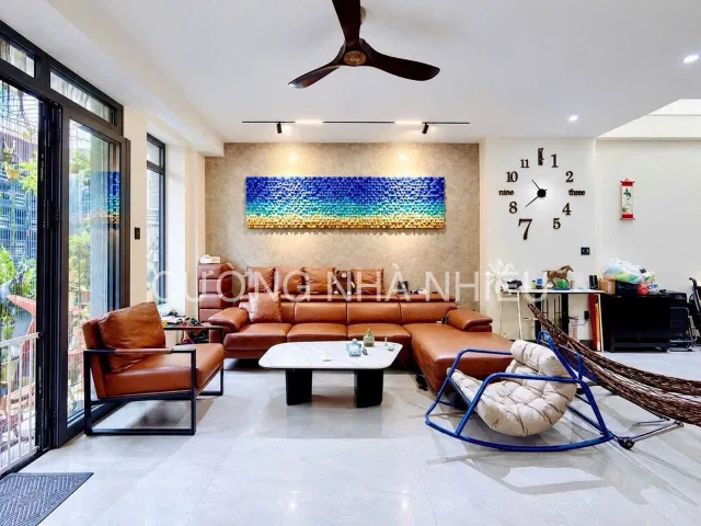 Nhà 4 tầng đúc do kiến trúc sư thiết kế; cạnh Phú Mỹ Hưng; ngang 5m vuông ; đầy đủ nội thất; cách mặt tiền 45m