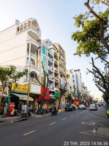Bán Nhà Mặt Tiền 92 Calmette, Phường Bến Thành