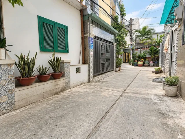 NHÀ ĐẸP TRƯỜNG SA - 3 TẦNG - HẺM XE HƠI 6M - VÀI BƯỚC RA MẶT TIỀN - 61M² - GIÁ 7.9 TỶ