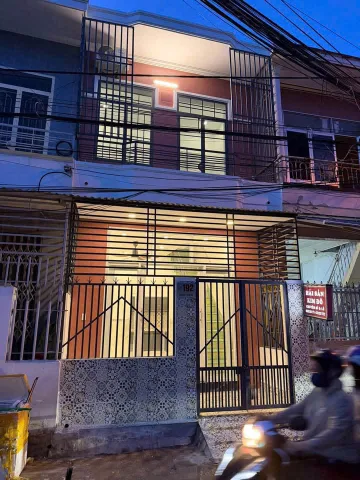 BÁN NHÀ 2 TẦNG MẶT TIỀN ĐƯỜNG NGÔ ĐẾN - BẮC NHA TRANG. DT 31m2. Giá 2.350ty