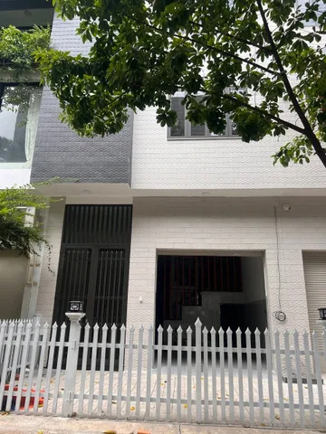Cho thuê Nhà 5PN đầy đủ nội thất giá 37 triệu tại TP Mới Bình Dương