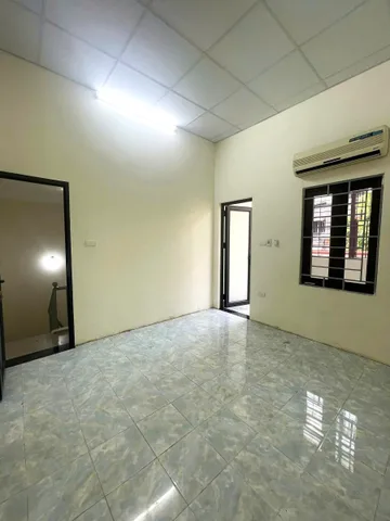 Cho thuê nhà Tập Thể Trường Xiếc Mai Dịch. 10 triệu/tháng. Ưu tiên: Hộ Gia Đình, Nhóm nữ 5,6 người.