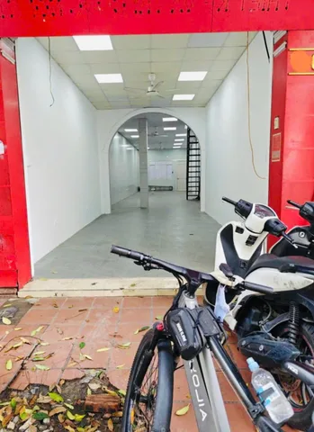 🏚️Cho thuê MBKD Đê La Thành Đống Đa 100m2 Ô tô tránh vỉa hè🚘