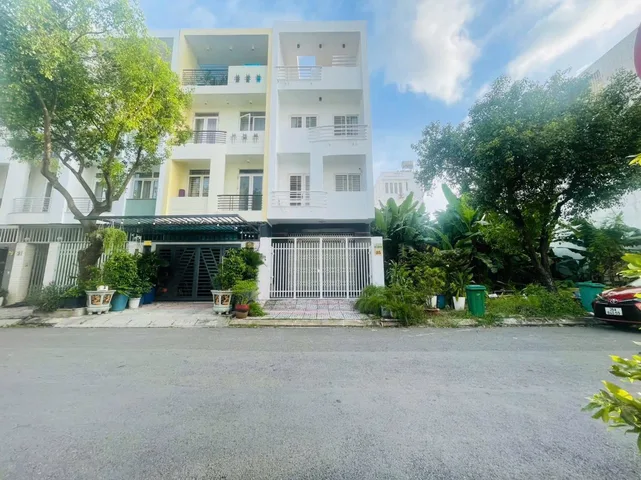Bán Nhà riêng 90m2 có sẵn 90 m2 thổ cư giá 15.8 tỷ tại Đường 14A Phường Tân Phong Quận 7 TP. Hồ Chí Minh