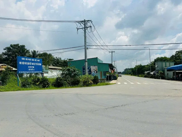 Bán đất góc 2 mặt tiền đường Mai bá Hương, xã Lê Minh Xuân dt 397m2 ( 266m2 thổ ) giá 8 tỷ