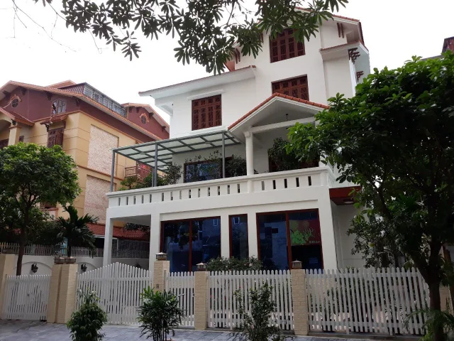 Cho thuê nhà biệt thự Vimeco Nguyễn Chánh, DT đất 140m2, 4T, 1 hầm, MT 8m, giá 50tr/th