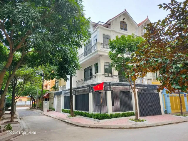 Cho thuê nhà biệt thự Cao Xuân Huy, Mỹ Đình. DT đất 200m2*4T*MT 10m. Giá 45tr/th