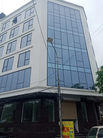 Cho thuê tòa nhà mặt phố Yên Hòa lô góc. Diện tích 85m2 * 7 tầng, 1 hầm, mặt tiền 12m. Giá 90tr/th