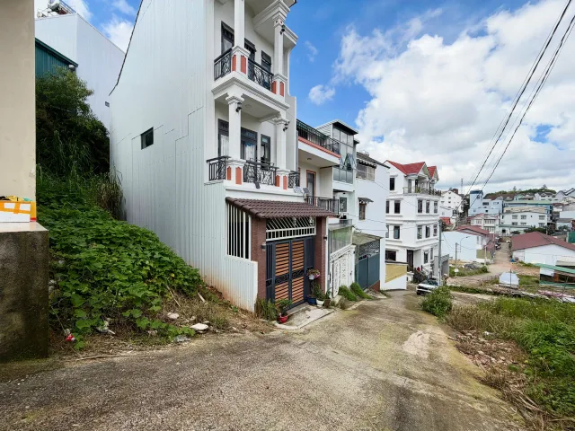 Chỉ 3,150 tỷ bán đất sổ riêng xây dựng đường ô tô gần chợ Ngô Quyền