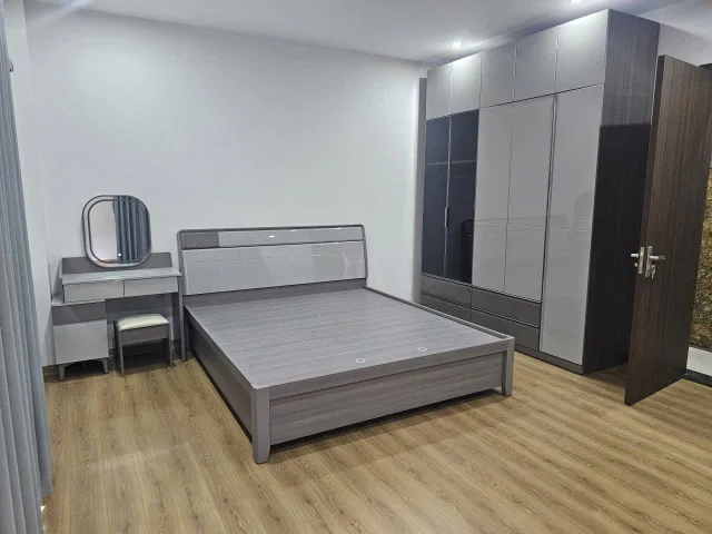 Cho thuê Nhà riêng Vũ Tông Phan  40m2 thang máy 6 tầng , 4 ngủ , đầy đủ đồ .