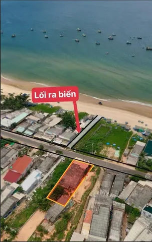 Bán 1300m2  view biển mặt tiền Lạc Long Quân, Tiến Thành, giá tốt 50%. LH: 0974090487