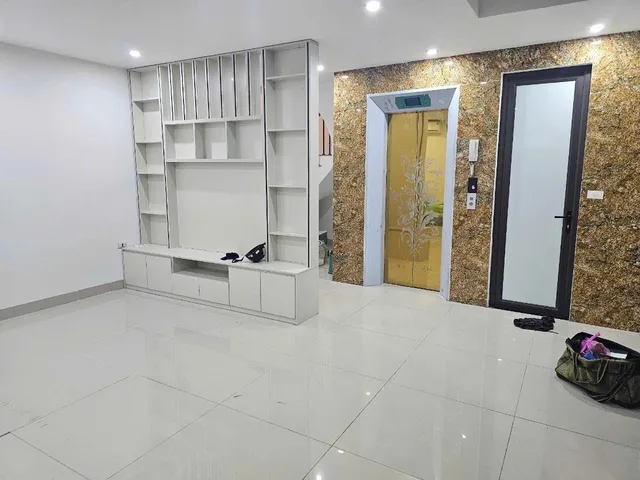 Cho thuê nhà MỚI TINH, CÓ THANG MÁY Vũ Tông Phan, Thanh Xuân 40m x 6T giá 18 triệu