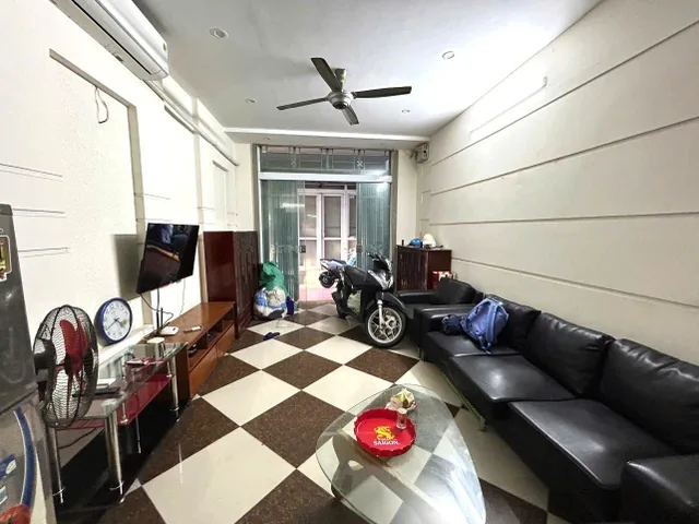 Cho thuê nhà ngõ 568 ĐƯỜNG BƯỞI, Ba Đình. 15.5 triệu/tháng. Ưu tiên: Hộ gia đình