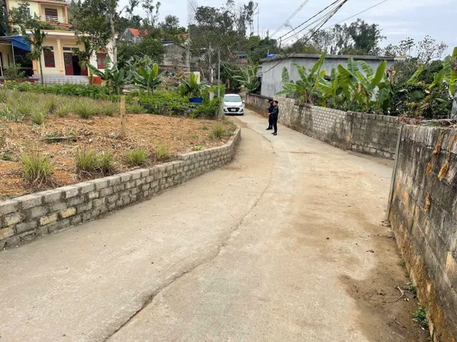 Bán cắt lỗ  60m2 giá 290 triệu tại Liên Khê ngõ ô tô 7 chỗ đỗ cửa ko lỗi lầm  .l/h:076.231.9990 e Thúy