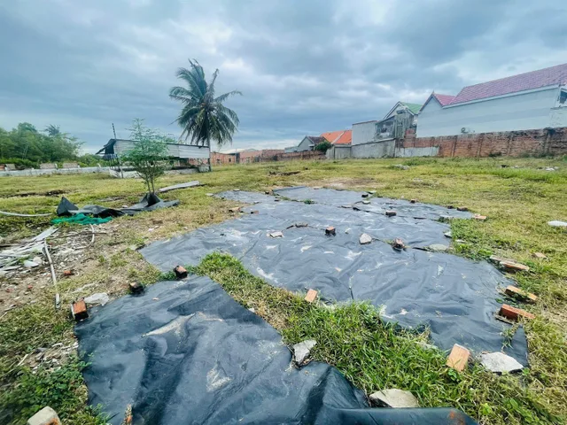 Bán đất Ninh Thủy Ninh Hòa 402,6m² sổ riêng có 100m² thổ cư, gần biển Thủy Đầm, giá 4,1 tỷ