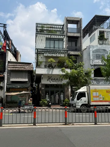 Bán nhà căn góc 2 mặt tiền 98  Lý Thái Tổ , Quận 3,  đối diện công viên, nội thất cao cấp. Giá: 35 tỷ TL